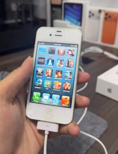 iPhone 4s ថ្មីស្អាត