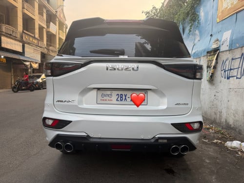 Isuzu Mu-X 2024 ម៉ាសីន 3.0 ស្អាតដូចថ្មីខ្លាញ់គោ