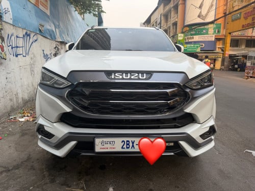 Isuzu Mu-X 2024 ម៉ាសីន 3.0 ស្អាតដូចថ្មីខ្លាញ់គោ