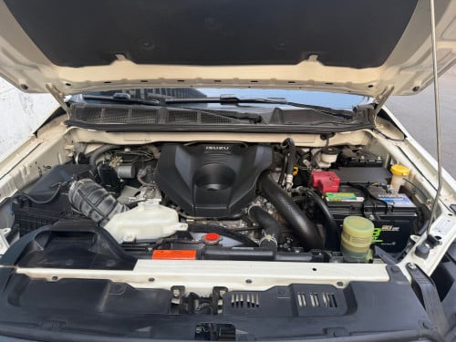 Isuzu Mu-X 2024 ម៉ាសីន 3.0 ស្អាតដូចថ្មីខ្លាញ់គោ
