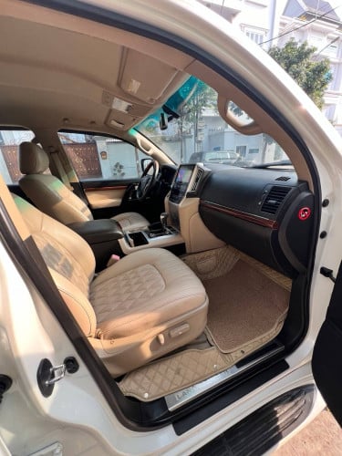Land Cruiser 2010up2021 ឡានថ្មីអត់បុកអត់បះ39$