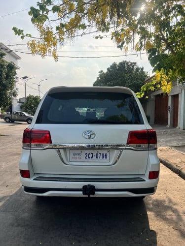 Land Cruiser 2010up2021 ឡានថ្មីអត់បុកអត់បះ39$