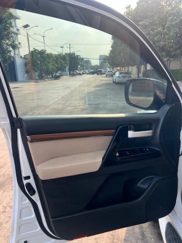 Land Cruiser 2010up2021 ឡានថ្មីអត់បុកអត់បះ39$
