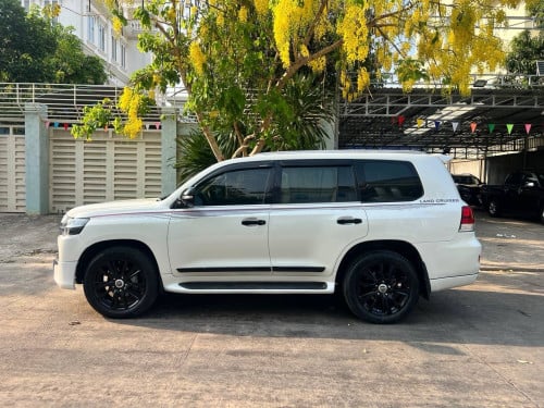 Land Cruiser 2010up2021 ឡានថ្មីអត់បុកអត់បះ39$
