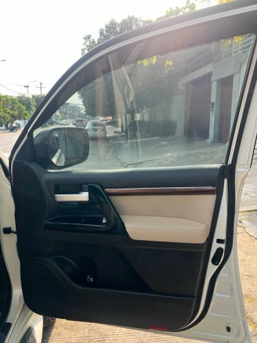 Land Cruiser 2010up2021 ឡានថ្មីអត់បុកអត់បះ39$
