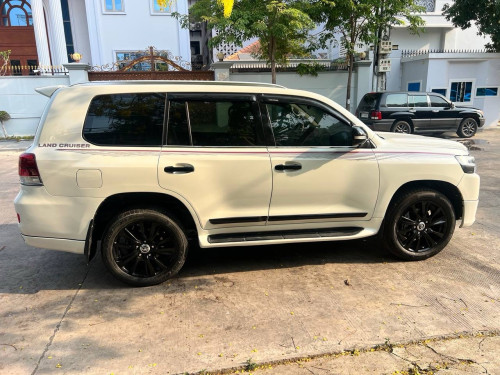 Land Cruiser 2010up2021 ឡានថ្មីអត់បុកអត់បះ39$