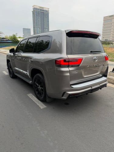 Land Cruiser ឡើង 2026