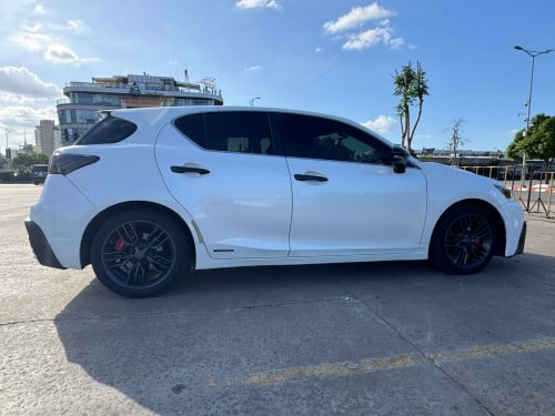 Lexus CT 200h Premium 012