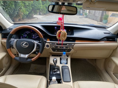 Lexus ES300h ឆ្នាំ2014 full option up 025
