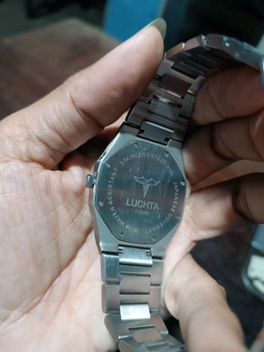 LUCHTA  តួស្តើង មានថ្ងៃ មានទី មានខែ