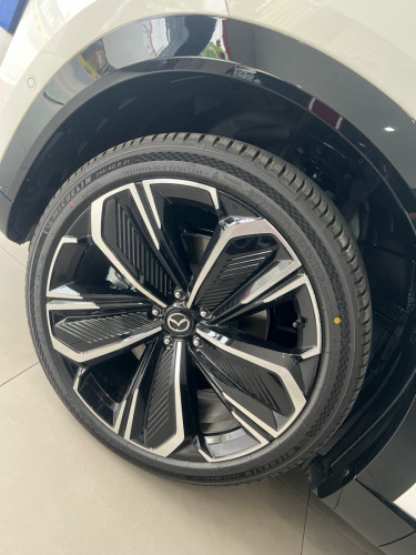 Mazda Ez60 option 2 មាន4ពណ៌ ខ្មៅ,ប្រផេះ,ស្វាយ,ពណ៌
