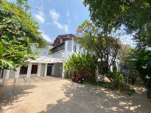 Modern 6-Bedroom Villa for Rent at Tuol Kork