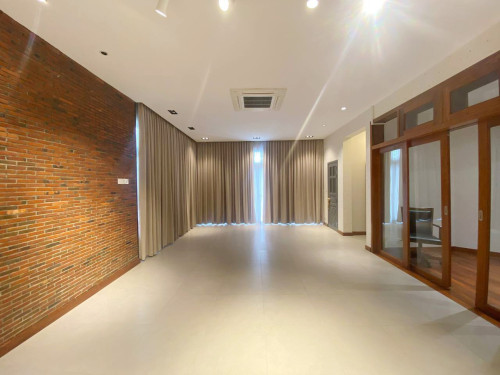 Modern 6-Bedroom Villa for Rent at Tuol Kork