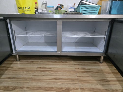 New horizontal refrigerator-freezer