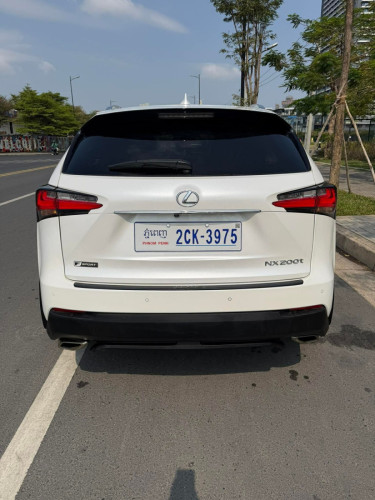 NX 200T F sport