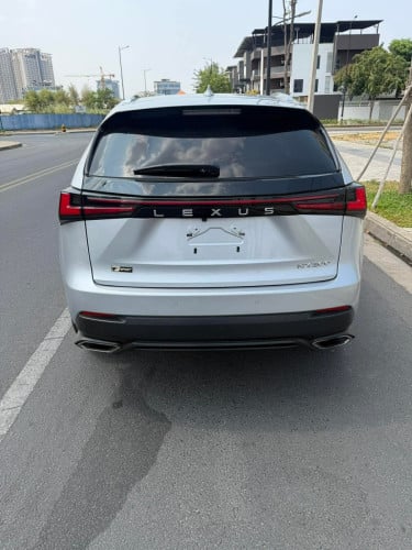 NX ឡើង 300 មហាថ្មី