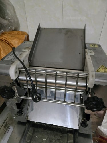 Pasta machine: Free your hands and make making pasta easier.