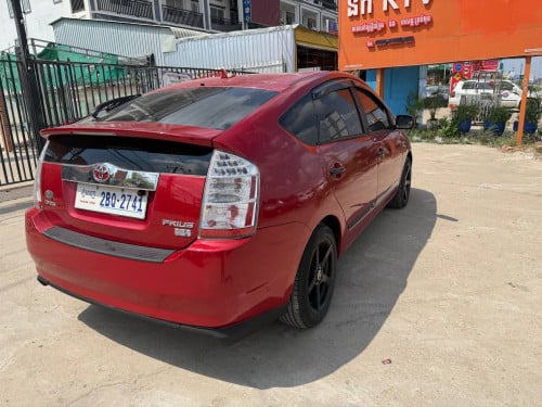 Prius 2007 half