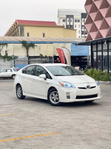 Prius 2010 Option 2 ក្នុងលឿង
