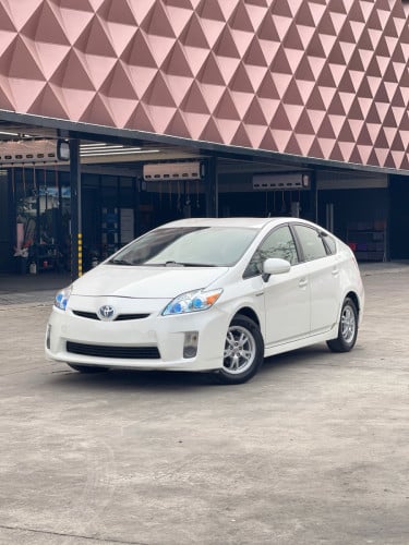 Prius 2010 Option 2 ក្នុងលឿង
