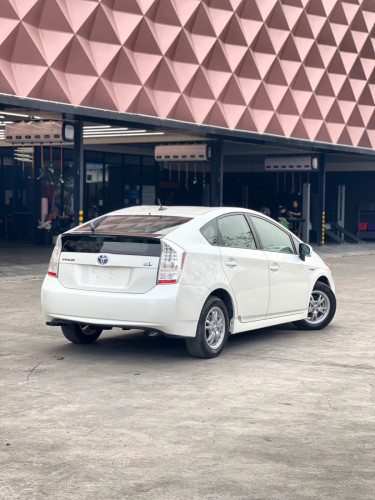 Prius 2010 Option 2 ក្នុងលឿង