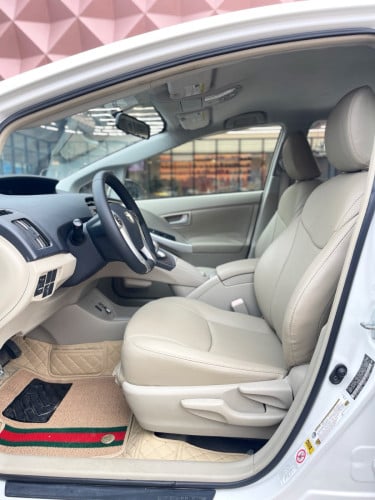Prius 2010 Option 2 ក្នុងលឿង