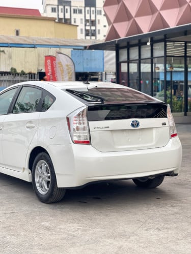 Prius 2010 Option 2 ក្នុងលឿង