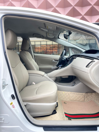 Prius 2010 Option 2 ក្នុងលឿង