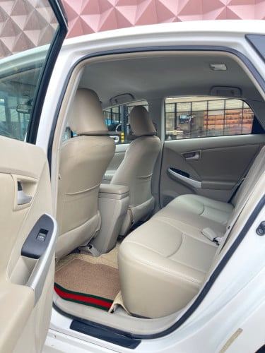 Prius 2010 Option 2 ក្នុងលឿង