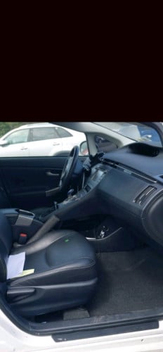 Prius 2015 white
