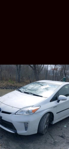 Prius 2015 white