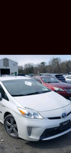 Prius 2015 white