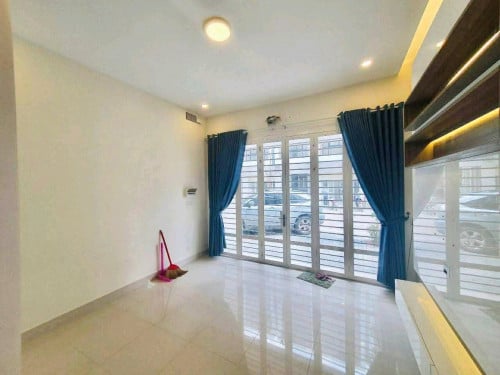 Shop House បុរីប៉េងហួតលក់បន្ទាន់