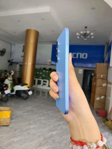 Spark 40 pro