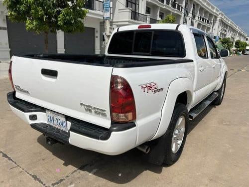 Tacoma 2005 ប៉ុង​1​ ប៉ុង​ភ្លើង​