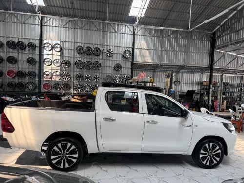 Toyota revo 2020