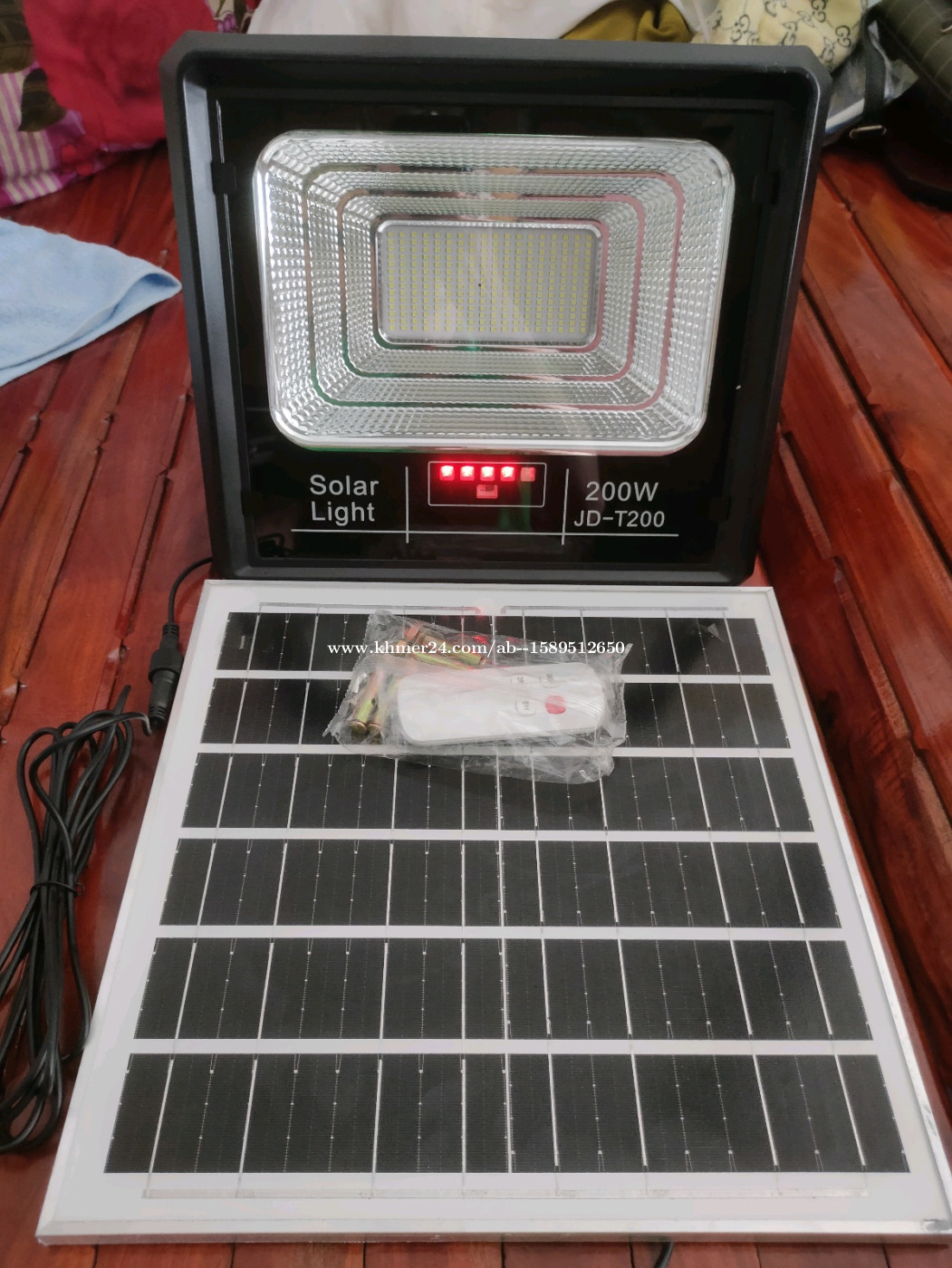 Solar 100W and 200W លក់បង្ហើយស្តុក