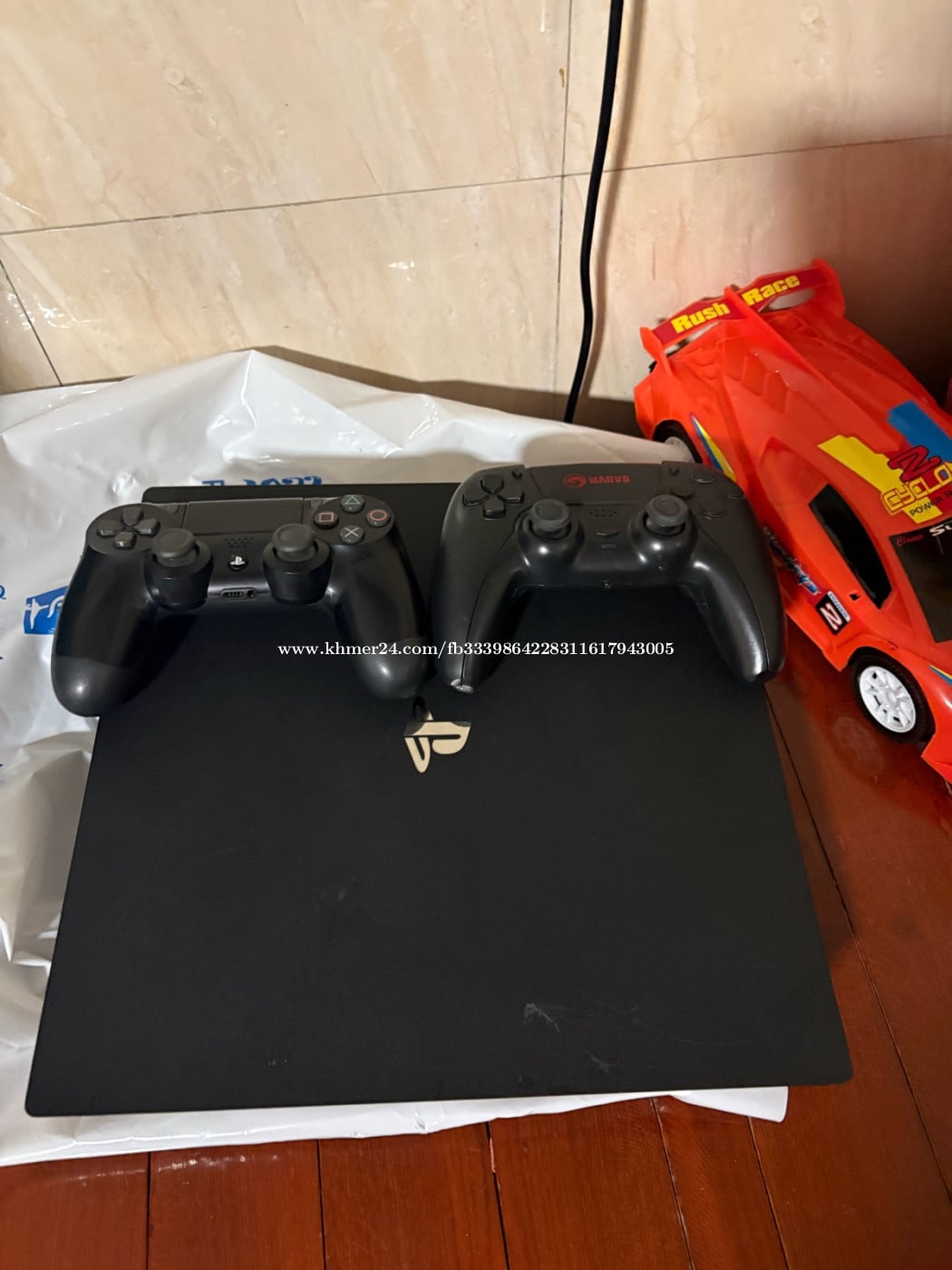 PS4 pro 1T NO JB 2contro លក់ព្រោះអត់ពេលលេង។