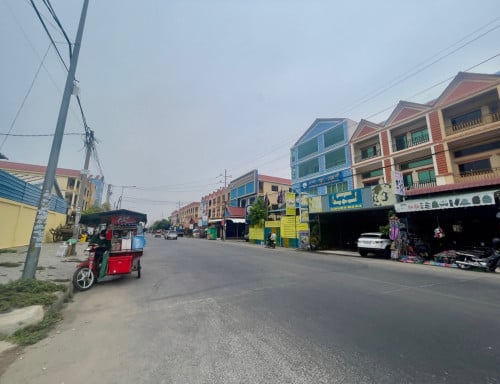 ផ្ទះអាជីវកម្មសំរាបលក់នៅលើផ្លូវសឡា ជិតស្ថានីយ៏ទូរទស្សបាយ័ន