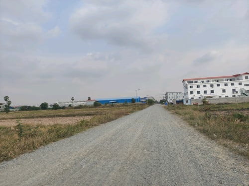 ដីលក់ជាប់ផ្លូវ១៦ម