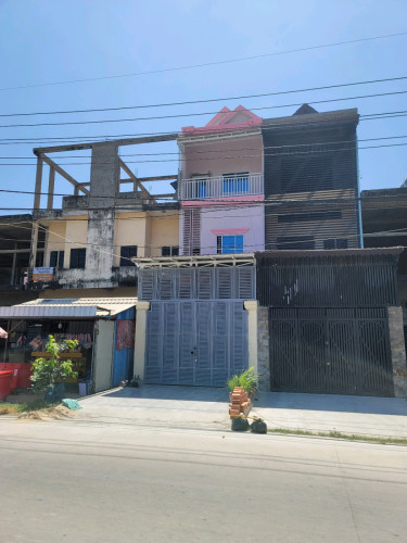 ផ្ទះលក់បន្ទាន់ ជាប់ផ្លូវមេ អាចបើកអាជីវកម្មរកស៉ីបាន