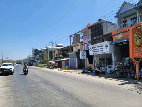 ផ្ទះលក់បន្ទាន់ ជាប់ផ្លូវមេ អាចបើកអាជីវកម្មរកស៉ីបាន