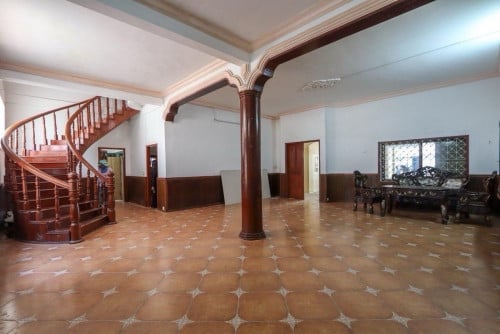 អាគារជួល នៅដេប៉ូ