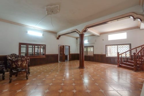 អាគារជួល នៅដេប៉ូ