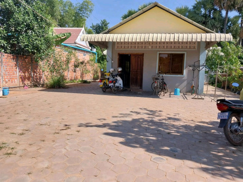 សម្រាប់បងប្អូនដែលចង់ទិញផ្ទះដែលមានដីទំហំធំនិងមានផ្ទះពីរនៅលើដីហ្នឹងស្រេច.