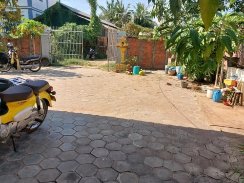 សម្រាប់បងប្អូនដែលចង់ទិញផ្ទះដែលមានដីទំហំធំនិងមានផ្ទះពីរនៅលើដីហ្នឹងស្រេច.