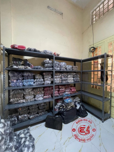 ធ្នើដែក
