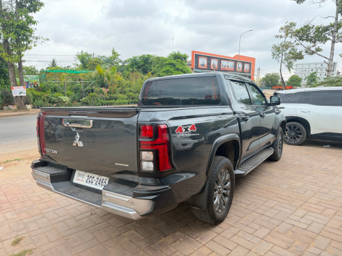 ឡាន​ស្អាត​លក់​នៅ​សៀមរាប​024 សុីនមួយជុំ