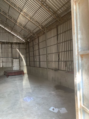 ឃ្លាំងខាងឆ្វេង សំរាប់ជួល 450$ ផ្លូវ1011 ក្រោយមន្ទីរពេទ្យសែនសុខ