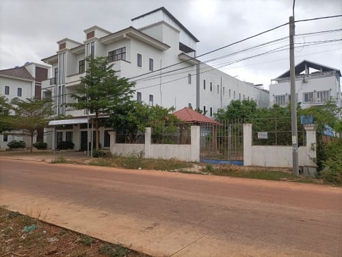 ដីអាជីវកម្មលើផ្លូវបេតុង15ម៉ែត្រ ក្រុងសៀមរាប